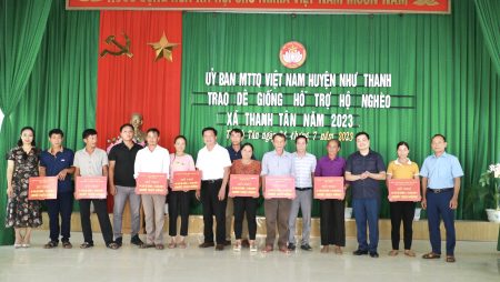 Việt Hưng Group Trao Dê giống hỗ trợ hộ nghèo tại huyện Như Thanh