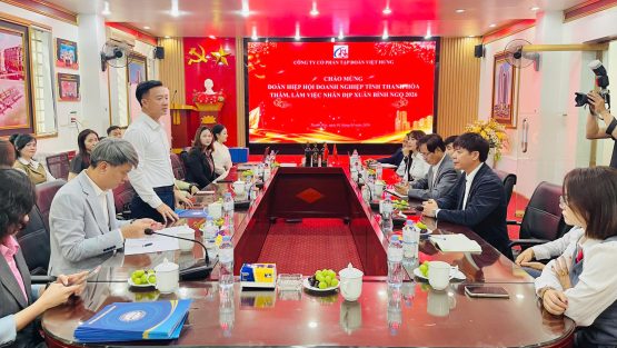 Hiệp hội Doanh nghiệp tỉnh Thanh Hóa thăm, chúc Tết và làm việc với Tập đoàn Việt Hưng đầu xuân 2026